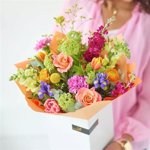 LUXURY CLASSIC SPRING HAND TIED